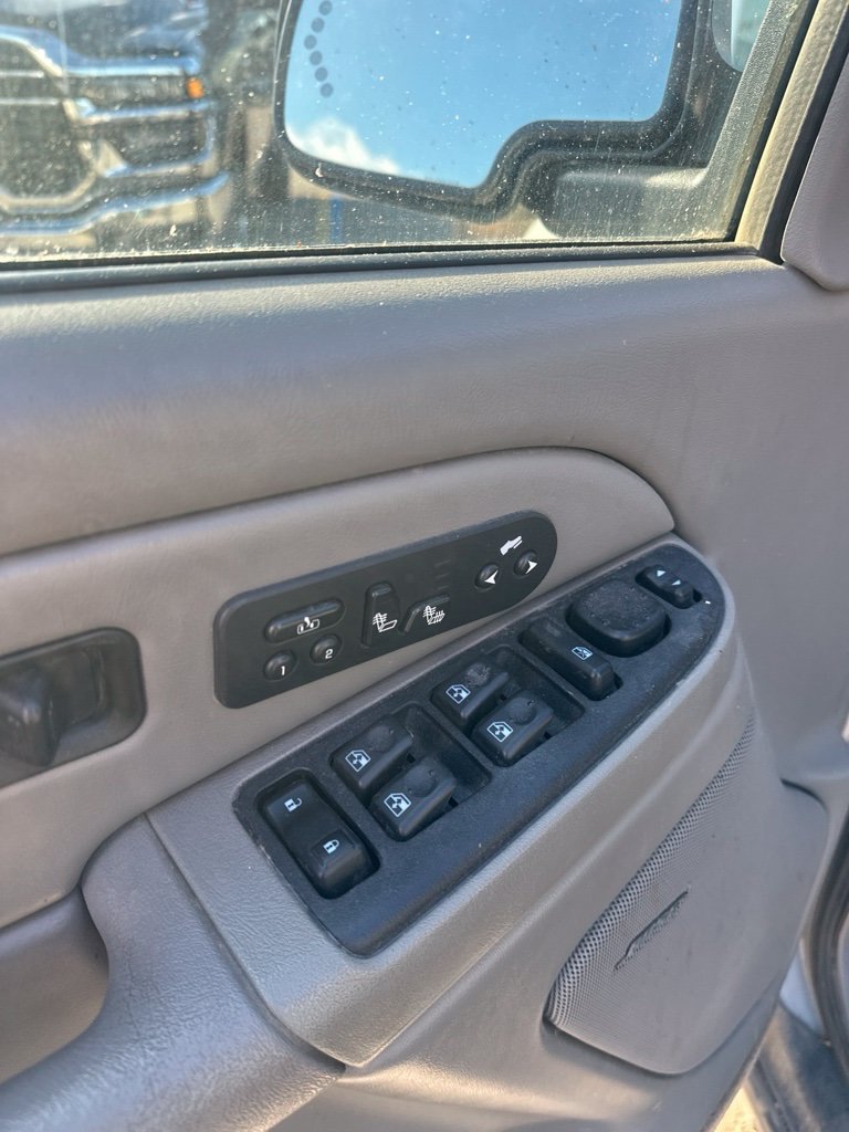 Used 2004 Chevrolet Tahoe LT w/ LT Preferred Equipment Group AWD/4WD image 13