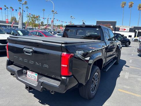 Used 2025 Toyota Tacoma TRD Sport w/ TRD Sport Premium Package AWD/4WD image 4