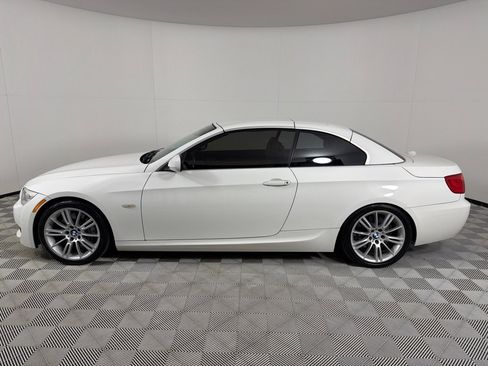 Used 2012 BMW 335i Convertible w/ M Sport Pkg image 17