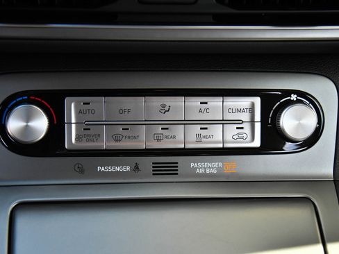 Used 2023 Hyundai Kona SE image 22