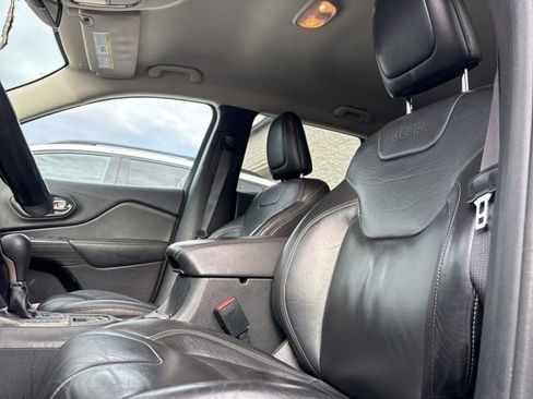 Used 2015 Jeep Cherokee Limited image 10