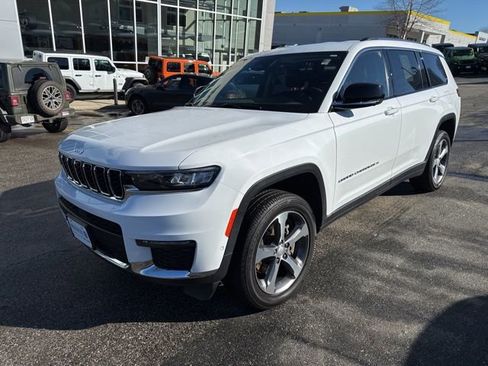 Certified 2023 Jeep Grand Cherokee L Limited w/ Luxury Tech Group II AWD/4WD image 3