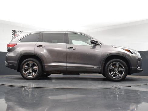 Used 2017 Toyota Highlander Limited Platinum image 41