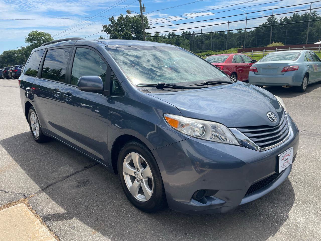 Used 2017 Toyota Sienna LE FWD image 3