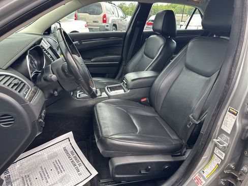 Used 2018 Chrysler 300 Limited w/ Safetytec Plus Group image 18