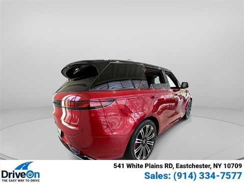 Used 2024 Land Rover Range Rover Sport Dynamic SE AWD/4WD image 3