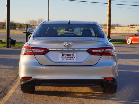 Used 2019 Toyota Camry XLE image 6