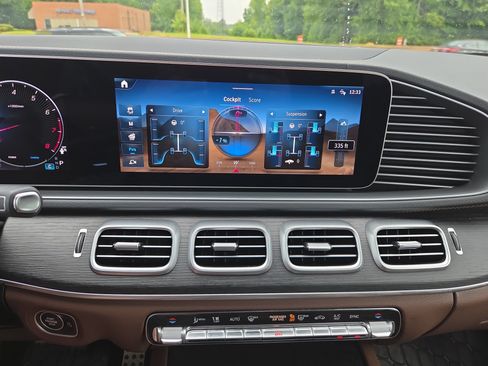 Used 2024 Mercedes-Benz GLS 450 4MATIC image 15