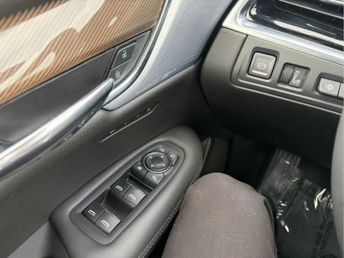 Used 2025 Cadillac XT6 Sport w/ Platinum Package AWD/4WD image 13