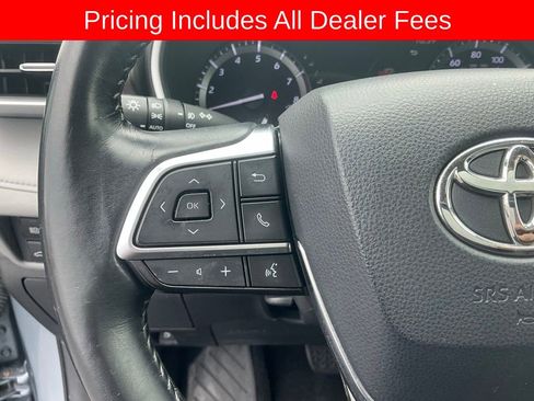 Used 2020 Toyota Highlander XLE FWD image 14