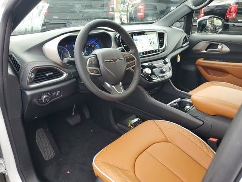 New 2026 Chrysler Pacifica Pinnacle image 9