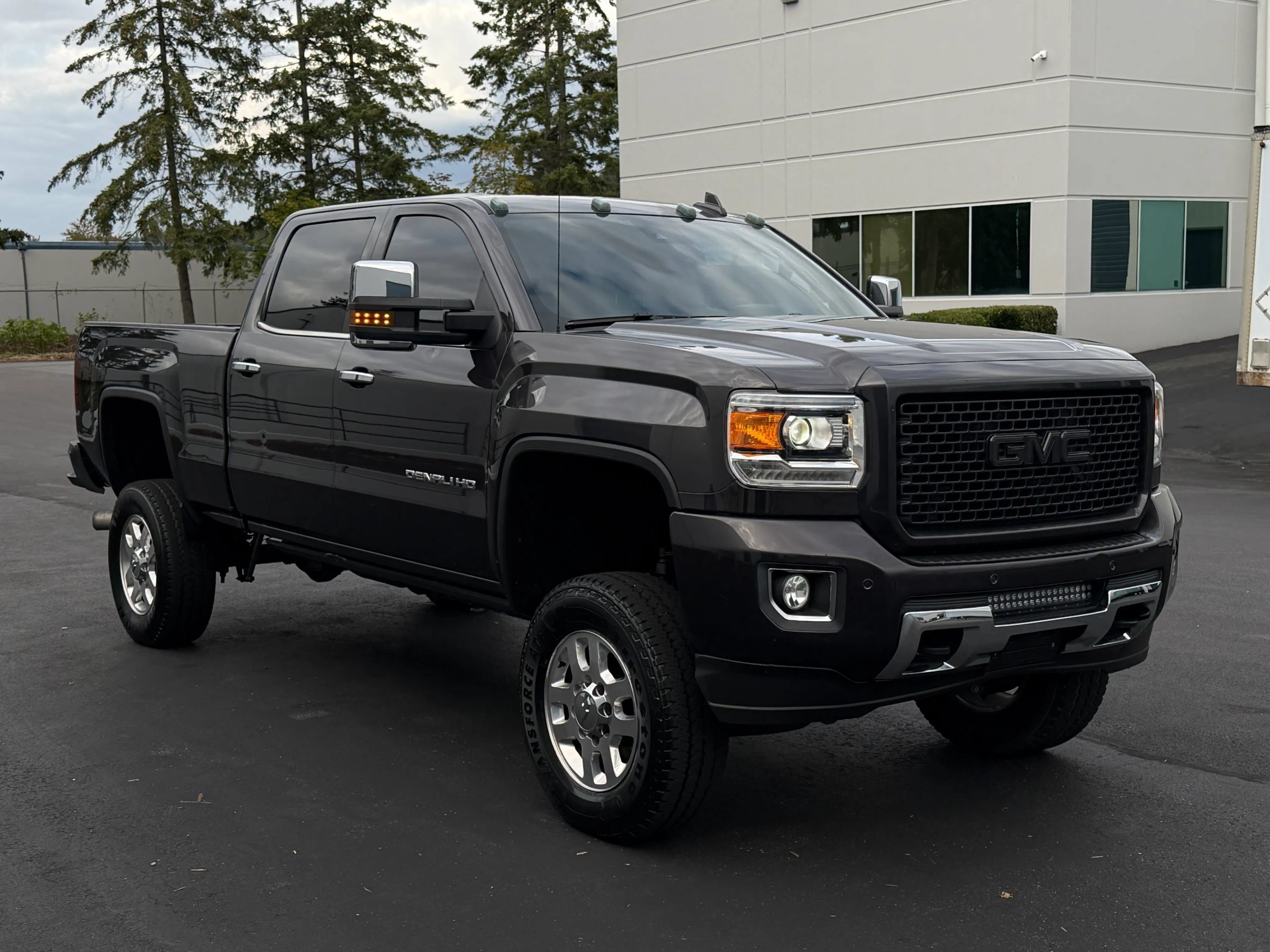 Used 2016 GMC Sierra 2500 Denali w/ Driver Alert Package AWD/4WD image 5