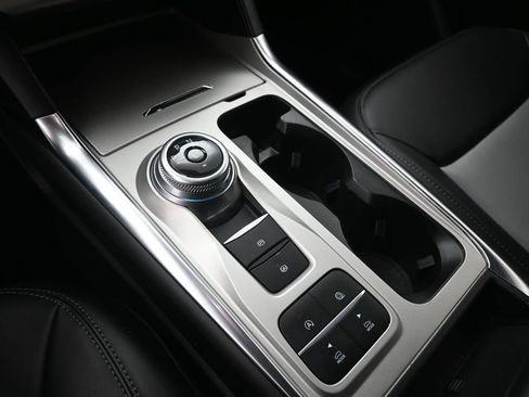 Used 2024 Ford Explorer XLT w/ Equipment Group 202A RWD image 30