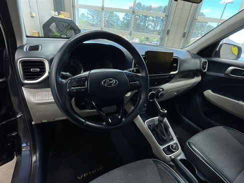 Used 2021 Hyundai Venue FWD image 13