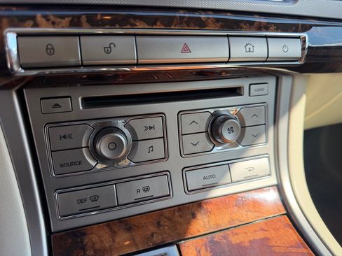 Used 2011 Jaguar XF Premium RWD image 20
