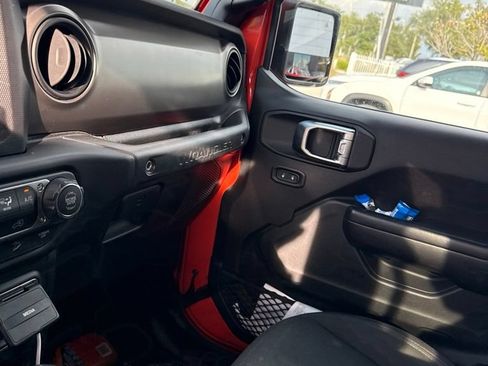 Used 2018 Jeep Wrangler Unlimited Sport S AWD/4WD image 3