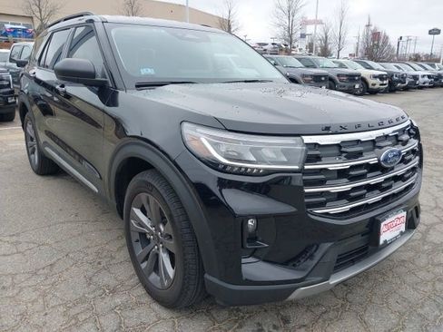 Certified 2025 Ford Explorer Active w/ Active Comfort Package image 2