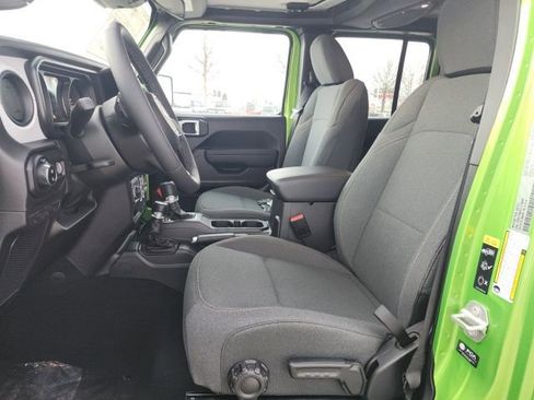 New 2026 Jeep Gladiator Sport AWD/4WD image 17