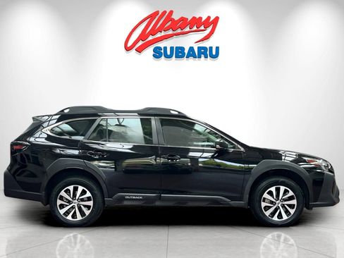 Used 2025 Subaru Outback AWD/4WD image 3