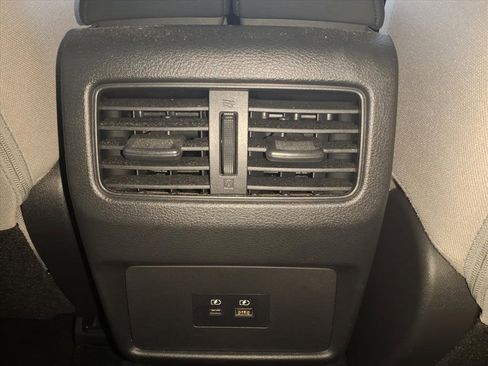 Used 2023 Nissan Rogue SV image 16