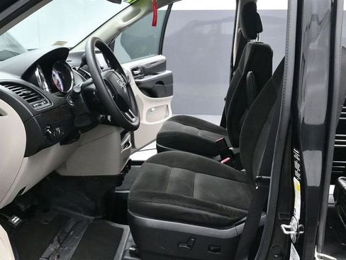 Used 2019 Dodge Grand Caravan SE image 17