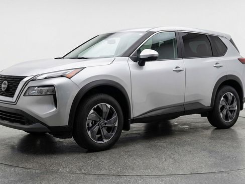 Used 2025 Nissan Rogue SV image 3