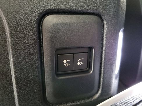 Used 2023 Land Rover Defender 110 SE AWD/4WD image 33