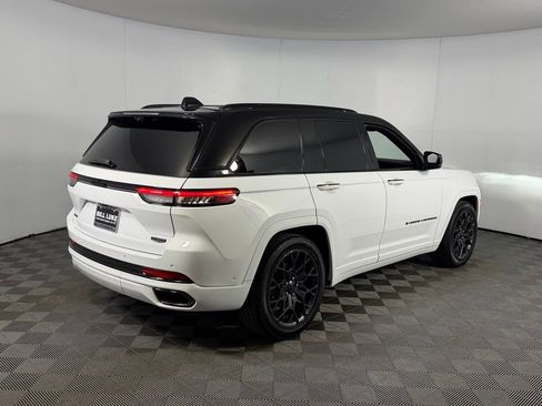 Used 2024 Jeep Grand Cherokee Summit image 5