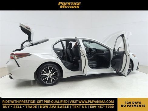Used 2024 Toyota Camry SE image 12