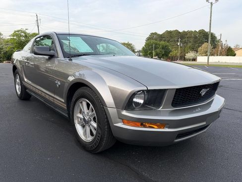 Used 2009 Ford Mustang Coupe RWD image 4