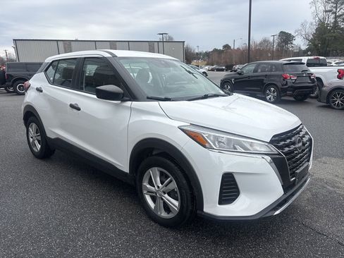 Used 2023 Nissan Kicks S image 9