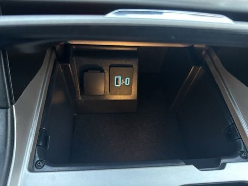 Used 2021 Ford Explorer XLT image 28