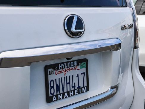 Used 2021 Lexus GX 460 Luxury w/ Off Road Package AWD/4WD image 12