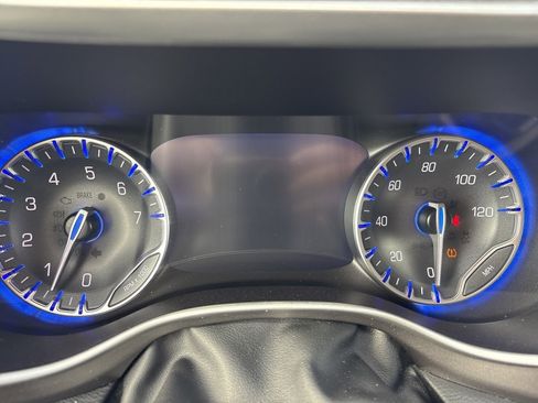 Used 2024 Chrysler Pacifica Touring-L image 29