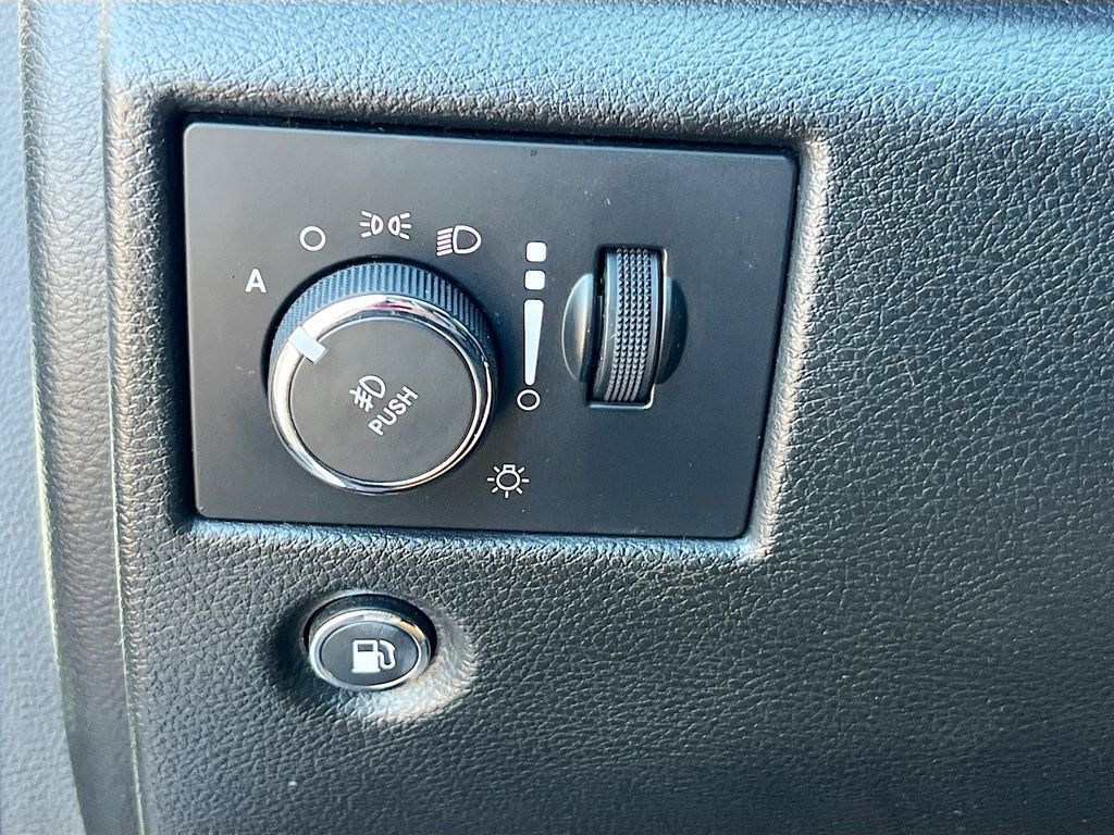 Used 2021 Jeep Grand Cherokee Laredo X AWD/4WD image 10