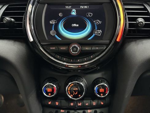 Used 2017 MINI Cooper 4-Door Hardtop image 26