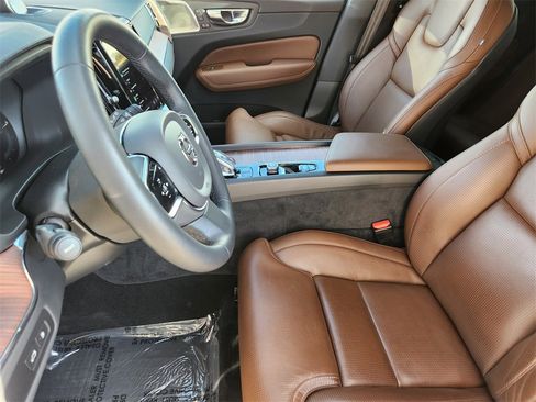 Used 2023 Volvo XC60 T8 Ultimate image 5