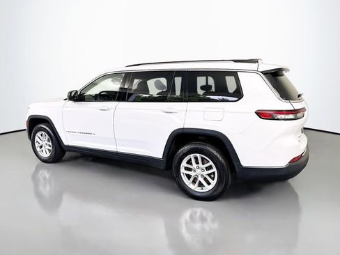 Used 2023 Jeep Grand Cherokee L Laredo image 3