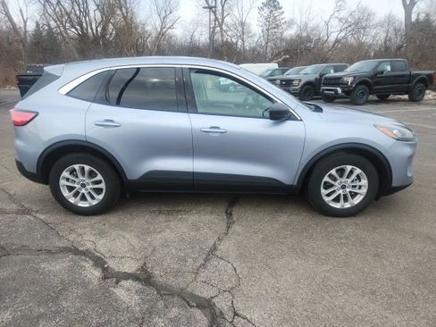 Used 2022 Ford Escape SE w/ Cold Weather Package image 4