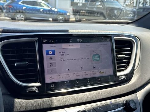 Used 2025 Chrysler Pacifica Select FWD image 20
