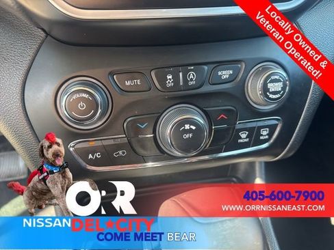 Used 2021 Jeep Cherokee Latitude Plus FWD image 25