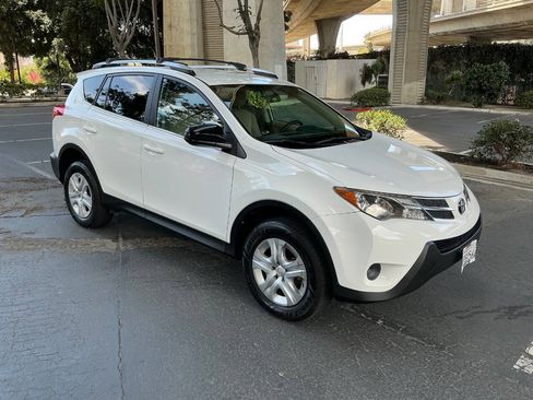 Used 2013 Toyota RAV4 LE FWD image 10