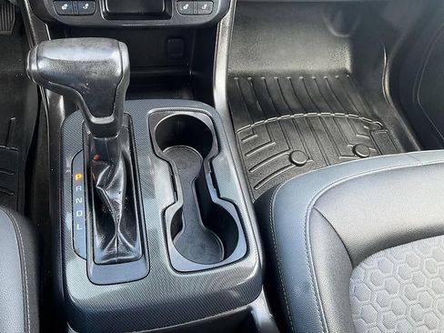 Used 2018 Chevrolet Colorado Z71 AWD/4WD image 21