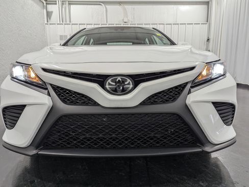 Used 2020 Toyota Camry SE image 4