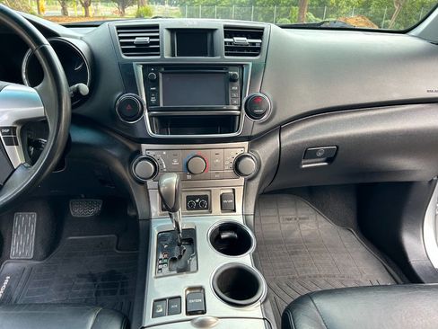 Used 2013 Toyota Highlander SE image 39