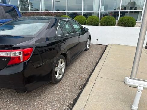 Used 2013 Toyota Camry SE FWD image 3