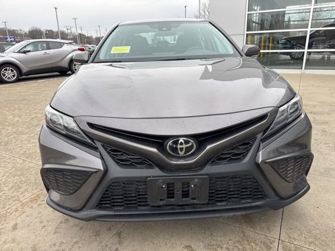 Used 2023 Toyota Camry SE image 2