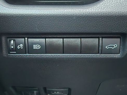 Used 2021 Toyota RAV4 XLE Premium image 25