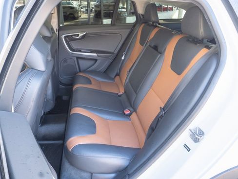 Used 2018 Volvo V60 T5 Cross Country w/ Convenience Package image 17