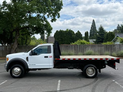 Used 2017 Ford F550 2WD Regular Cab Super Duty image 2